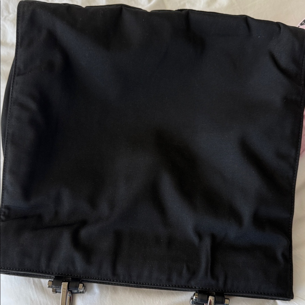 Elegant Gucci Black Nylon with Silver Metal Handles Vintage Tote - Picture 9 of 10